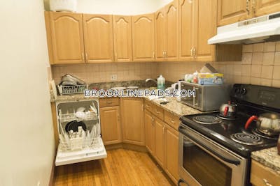 Brookline 3 Beds 2 Baths  Boston University - $4,300 No Fee