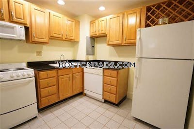 Back Bay Spacious Studio 1 bath available April on Commonwealth Ave. Back Bay! Boston - $2,750