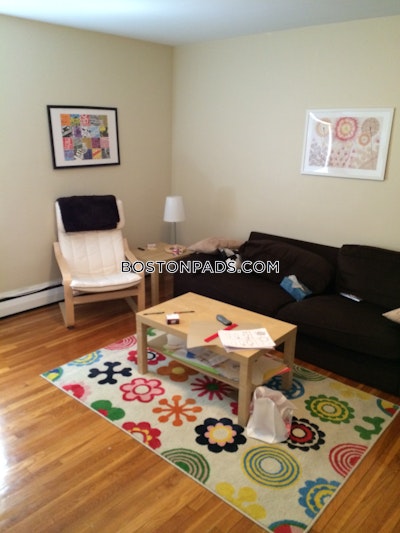 Brighton Renovated 2 bed 1 bath available 9/1 on Chiswick Rd in Brighton! Boston - $2,700